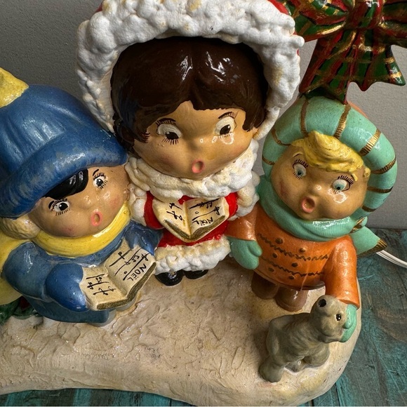 Vintage Hand Painted Ceramic Caroling Children Light Up Christmas Tree Lamp Post - Picture 9 of 14